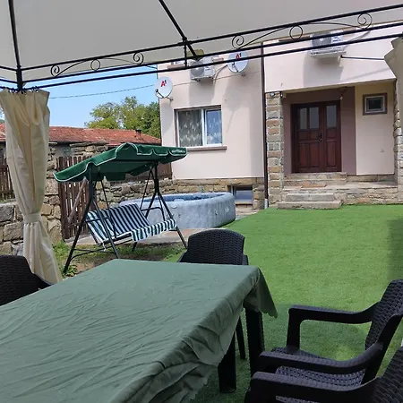 къща владислав Hébergement de vacances *